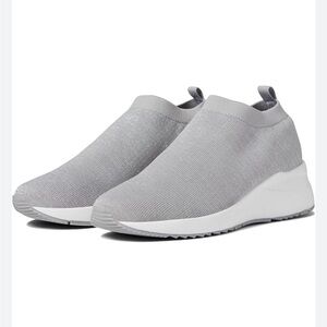 Blando Waterproof Gray Knit Slip On Sneakers (Size 8)